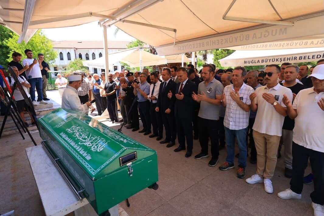 Vali Akbıyık, Fethiye’de Şehit Babası Muharrem Fakı’nın Cenaze Törenine Katıldı 1